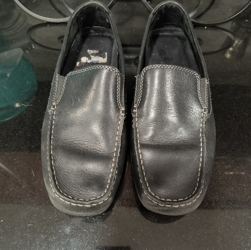 Men's black leather Rockport loafers.